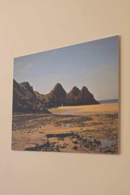Luxe Living City Apartment - Beach, Wifi, Parking Swansea Exterior photo